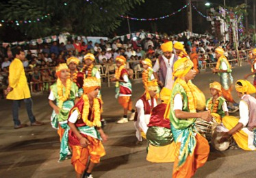 Shigmo Parade